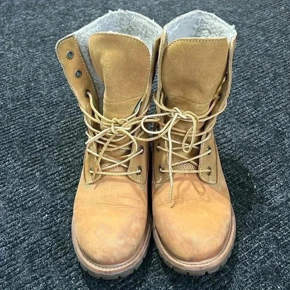 ⭐️Host Pick⭐️ Timberland women’s teddy fleece boots  size 7